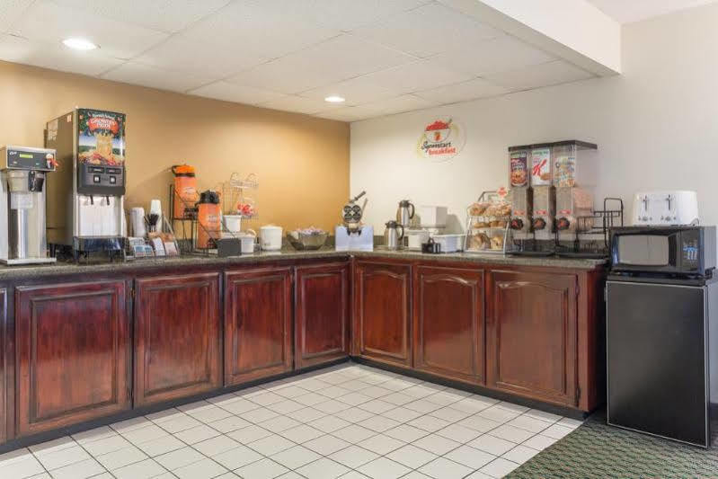 Super 8 By Wyndham Orangeburg Hotel ภายนอก รูปภาพ