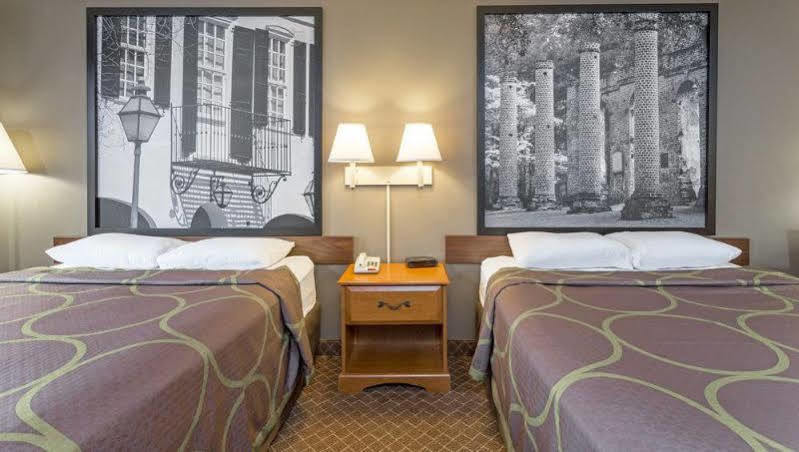 Super 8 By Wyndham Orangeburg Hotel ภายนอก รูปภาพ
